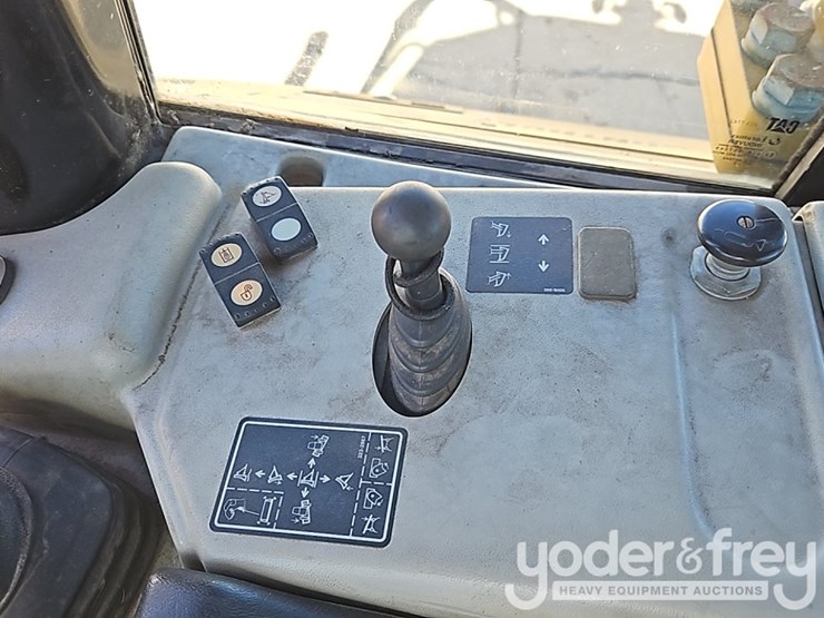 2018-caterpillar-d6n-image-28