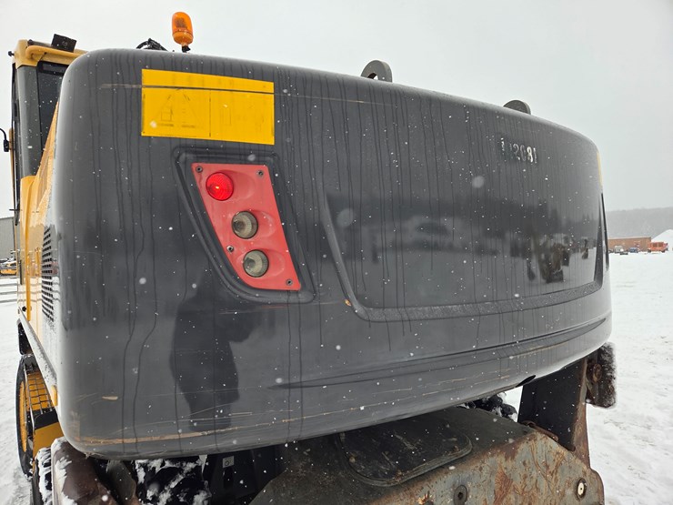 2010-volvo-ew180c-image-42