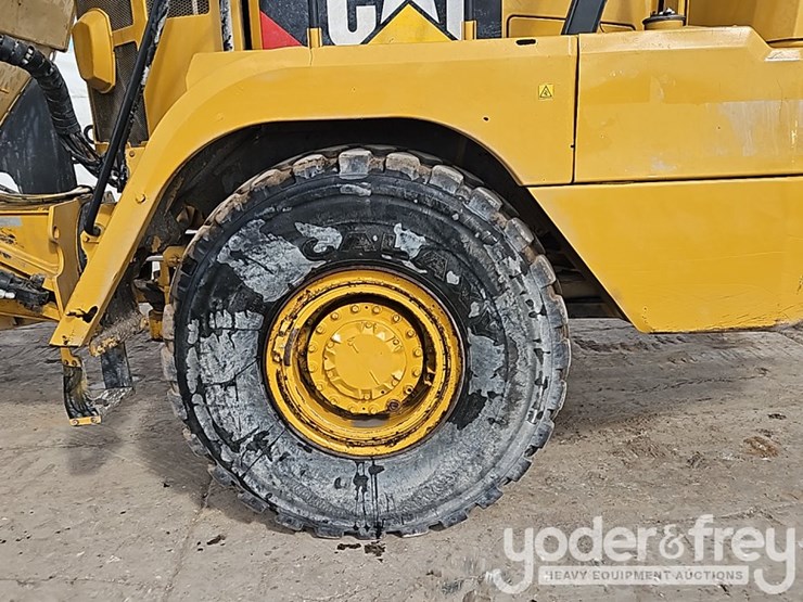 2016-caterpillar-725c2-image-11