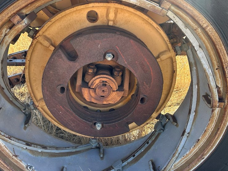 minneapolis-moline-m602-image-13