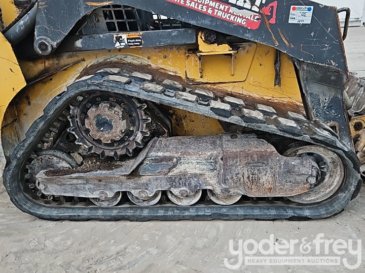 2019-deere-317g-image-8