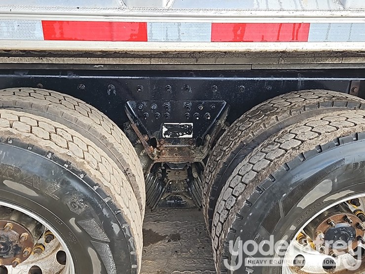 2016-freightliner-114sd-image-9