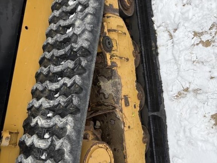 2017-caterpillar-239d-image-3