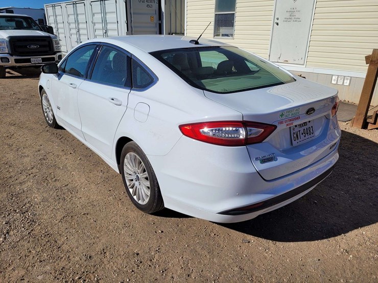 2016-ford-fusion-se-luxury-energi-sedan-4d-image-4