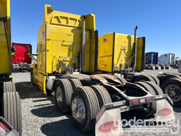 2024-peterbilt-579-image-2