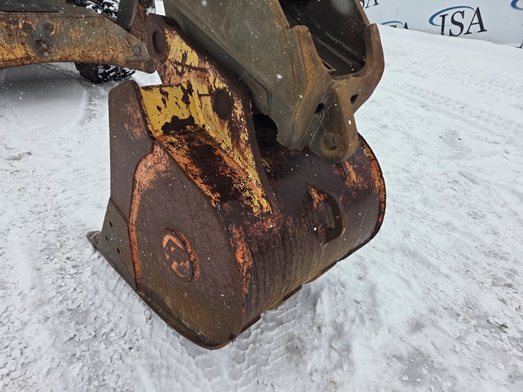 2010-volvo-ew180c-image-23