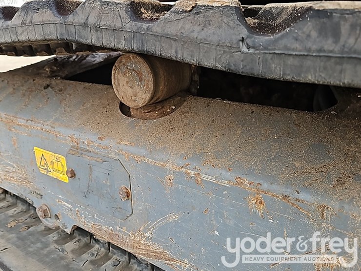 2020-takeuchi-tb240-image-24