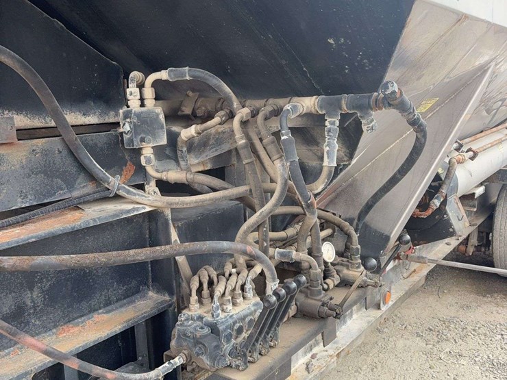 adams-semi-dry-fertilizer-tender-with-engine,-side-auger-unload-image-16