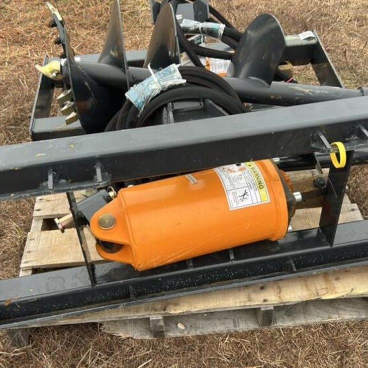 WOLVERING AUGER, S/N ZW-04212 W/ 2 BITS FOR SKID STEER