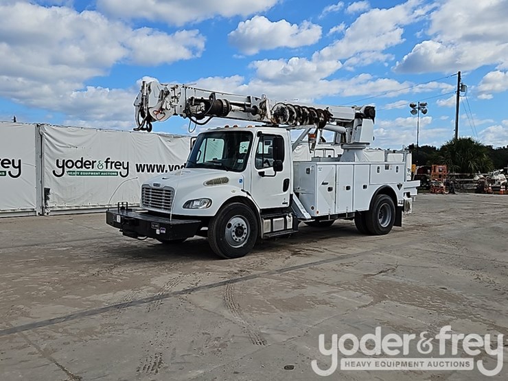 2011-freightliner-m2-106-image-2