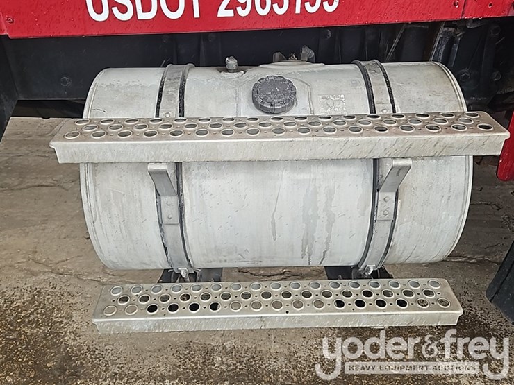 2009-kenworth-w900-image-27