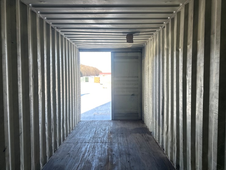 #5002-•-40'-shipping-container-image-11