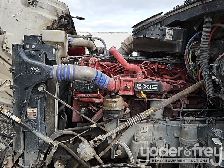 2021-peterbilt-567-image-19