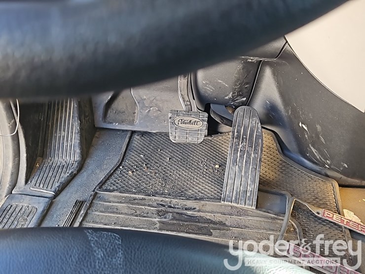 2024-peterbilt-579-image-36