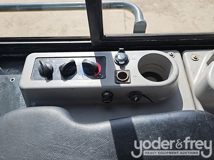 2022-komatsu-d61px-24-image-31