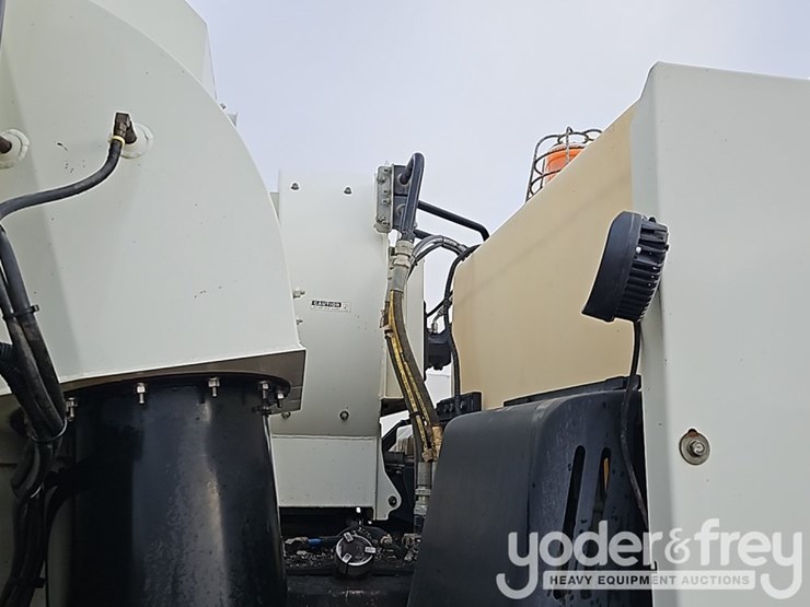 2022-freightliner-m2-106-image-19