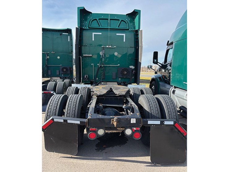 2019-peterbilt-579-image-2