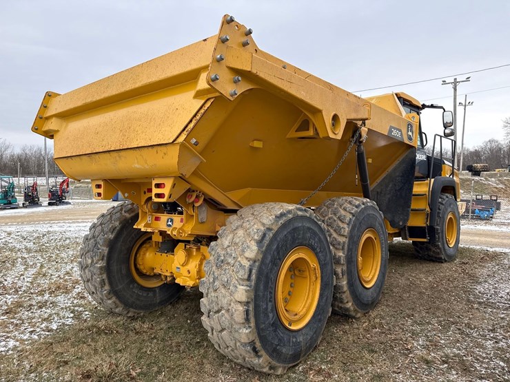 2023-deere-260e-image-3