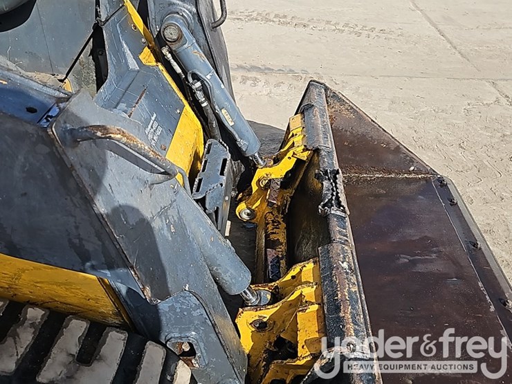 2016-deere-317g-image-13