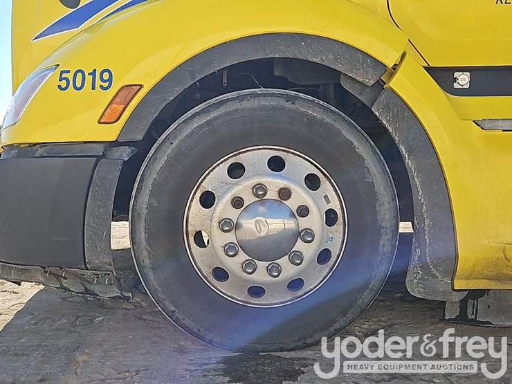 2024-peterbilt-579-image-12