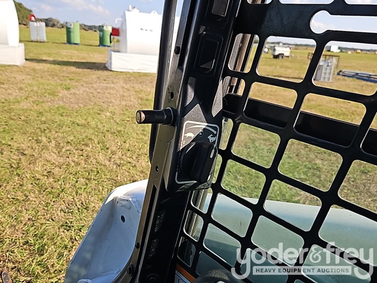 2019-bobcat-t595-image-23