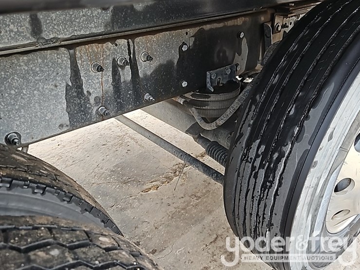 2021-peterbilt-567-image-10