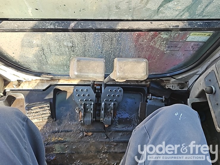 2012-takeuchi-tb250-image-35