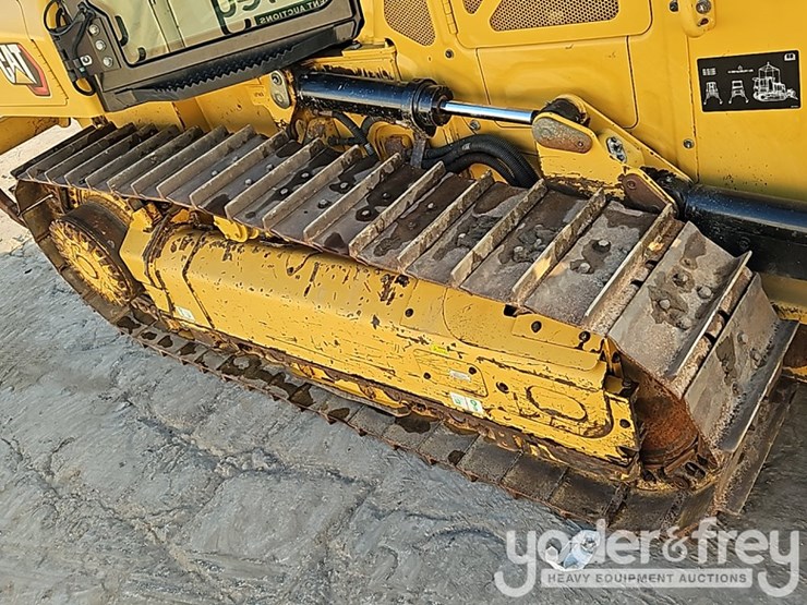 2022-caterpillar-d1-image-19