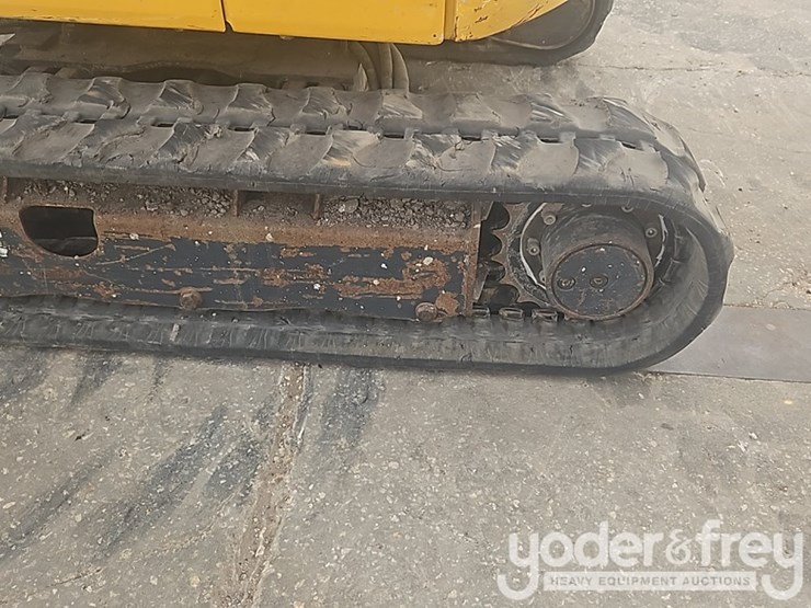 2018-deere-17g-image-16