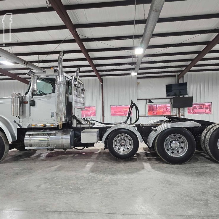 2004 INTERNATIONAL PAYSTAR 5900