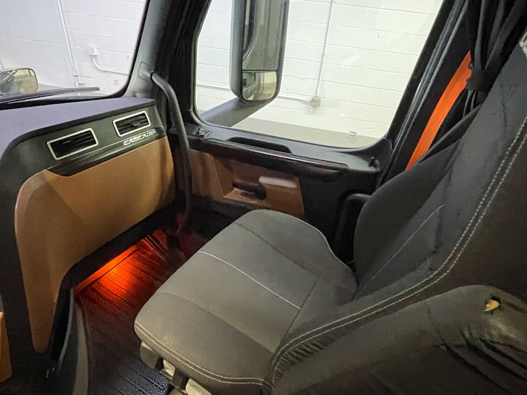 #6224-•-2022-freightliner-cascadia-semi-truck-(title-in-delay)-image-89