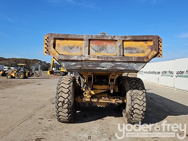 2016-caterpillar-725c2-image-18