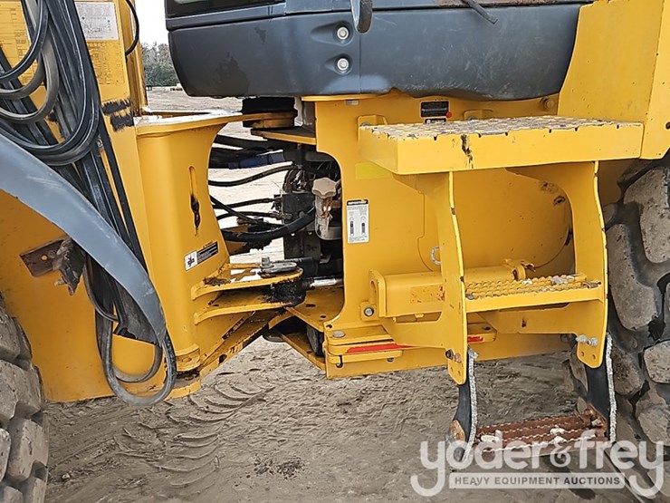 2015-deere-524k-image-19