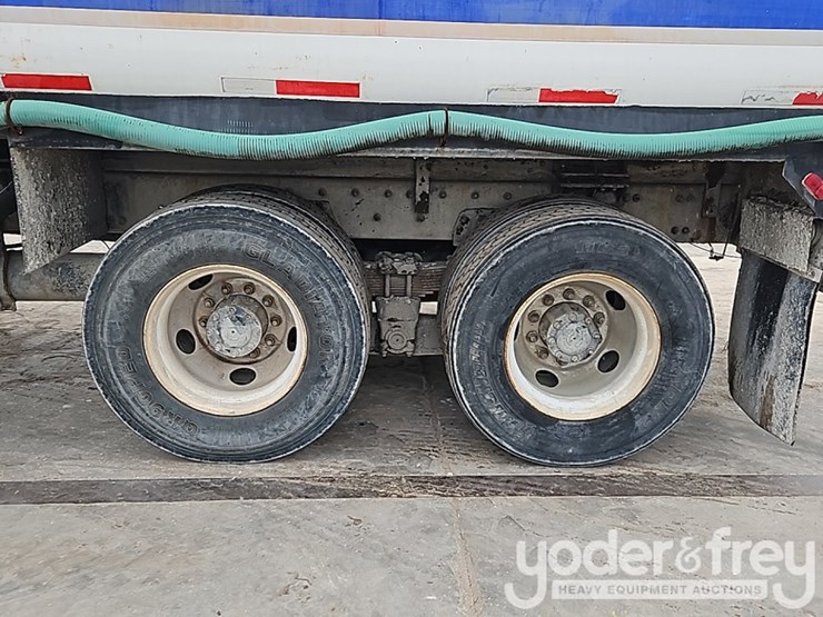 2007-sterling-lt7500-image-14