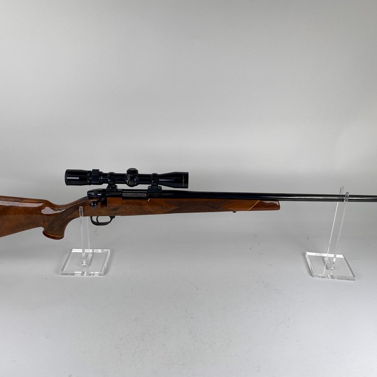 #64 • #1372 • Weatherby Mark V Deluxe Varmintmaster Bolt Action Rifle 224 Magnum,
