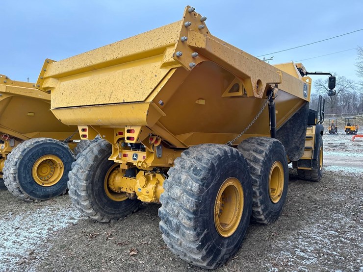 2024-deere-260p-image-3