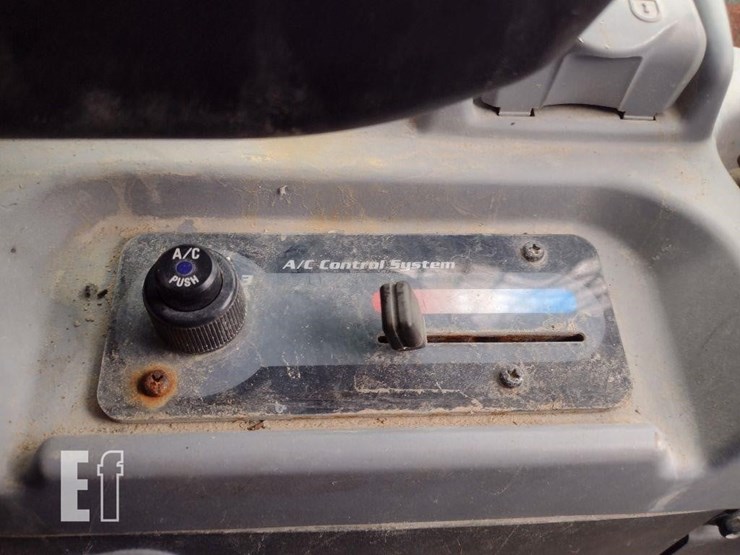 2017-kubota-svl95-2s-image-10