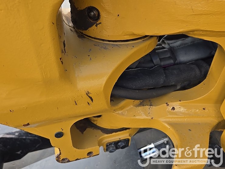 2021-caterpillar-303-image-36