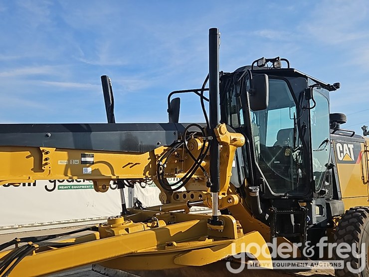 2018-caterpillar-12m3-image-18