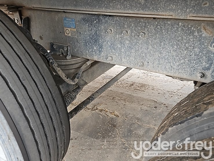 2021-peterbilt-567-image-15