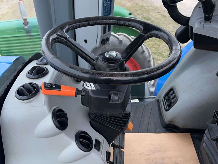 2012-new-holland-275-image-22