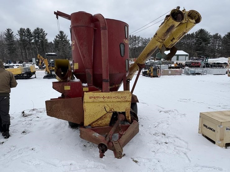 new-holland-353-image-2