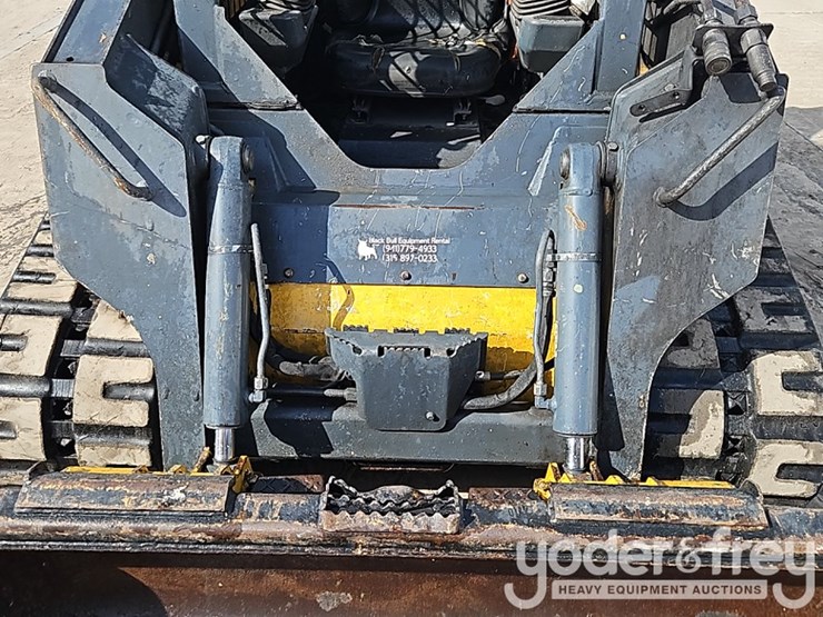 2016-deere-317g-image-15