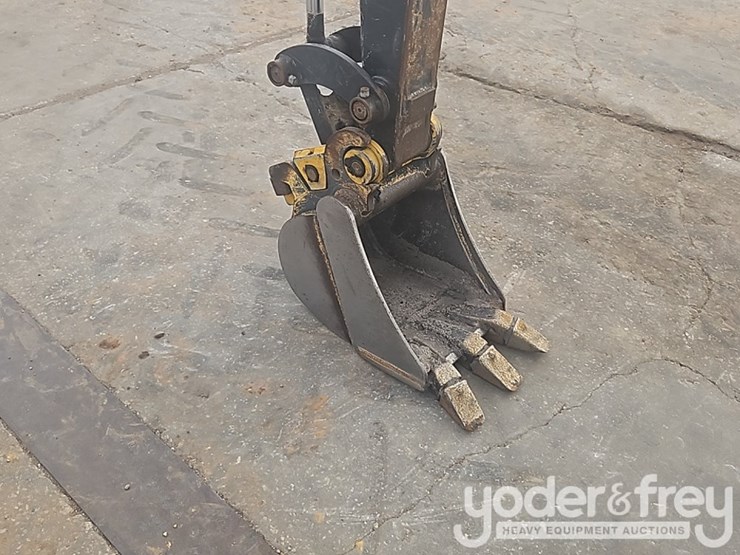 2018-deere-17g-image-28