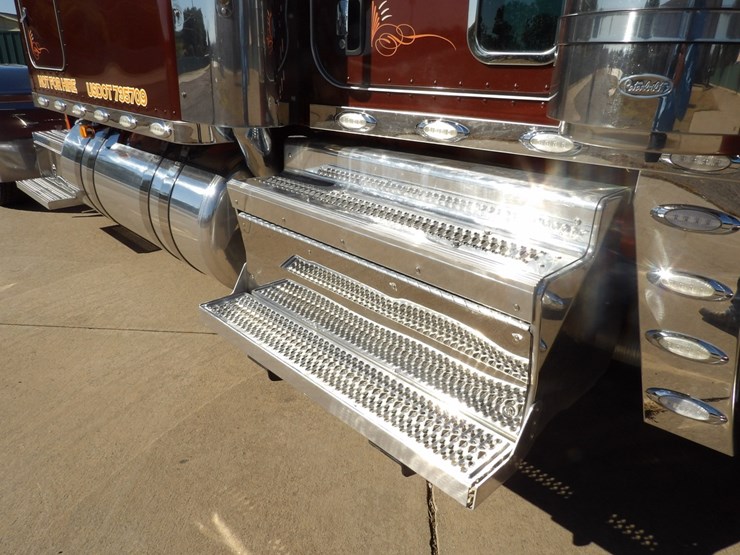 2022-peterbilt-389-image-6