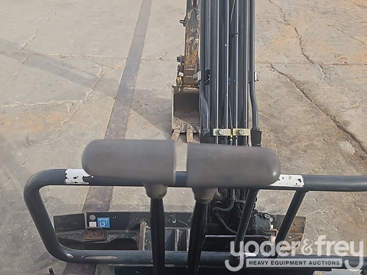 2018-deere-17g-image-38