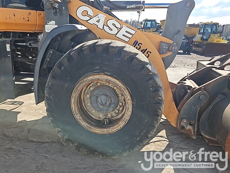 2017-case-621g-image-10