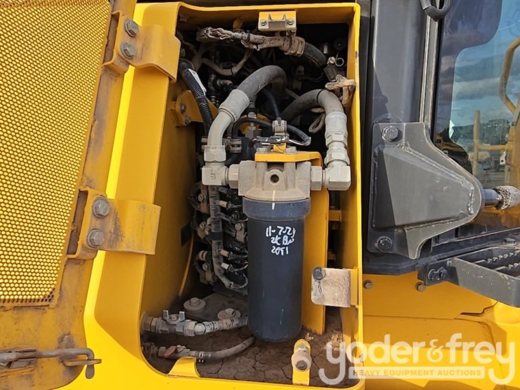 2023-komatsu-d61px-24-image-30