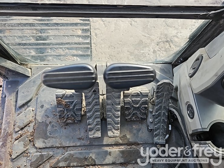 2019-caterpillar-352fl-image-50