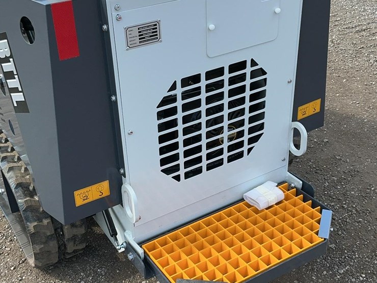 #1006-•-unused-2025-bttl-st25m-6-mini-skid-loader-image-18